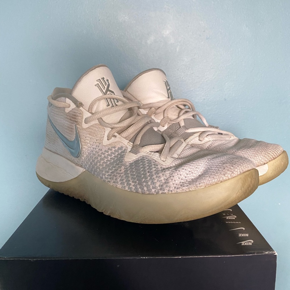 Nike kyrie flytrap metallic silver shoes size 9.5